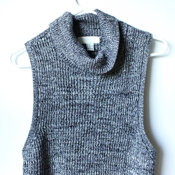 Forever 21 Tops - • the forever 21+ marled sleeveless turtleneck NWT